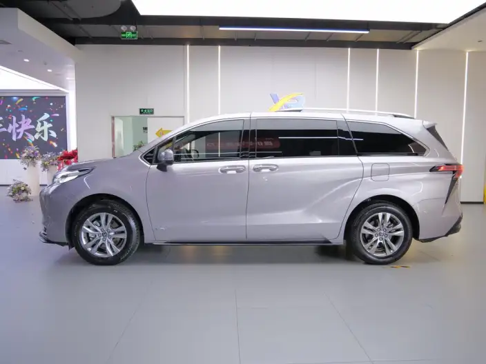 Toyota Sienna 2024 Model Hybrid 2.5L 4WD Premium Edition – фото 4