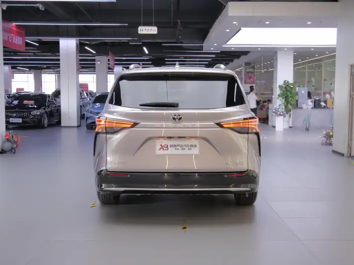 Toyota Sienna 2024 Model Hybrid 2.5L 4WD Premium Edition – фото 6