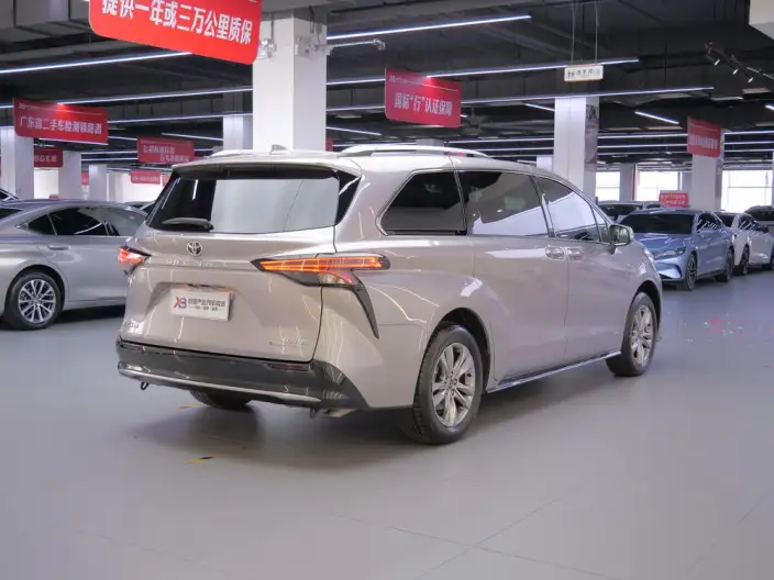 Toyota Sienna 2024 Model Hybrid 2.5L 4WD Premium Edition – фото 7