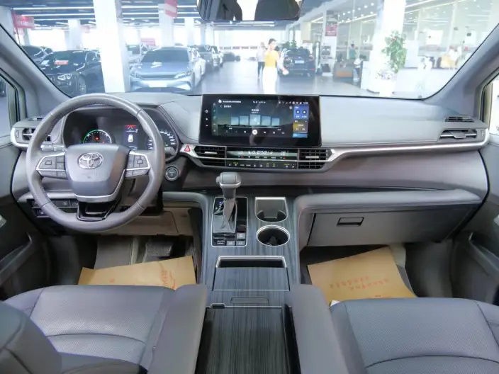 Toyota Sienna 2024 Model Hybrid 2.5L 4WD Premium Edition – фото 9