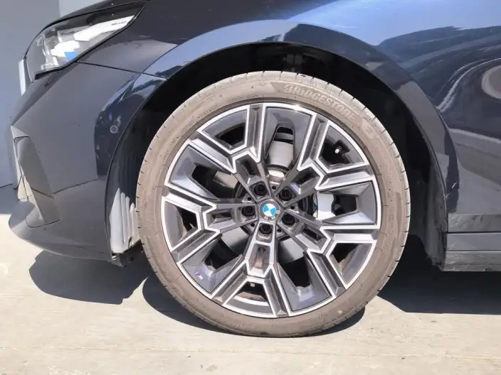 BMW 5 Series 2024 Model 530Li Exclusive Model M Sports Set – фото 8