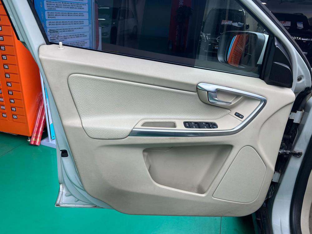 Volvo XC60 import 2012 модификация T5 Comfort Edition – фото 11