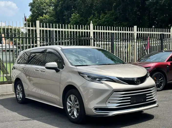 Toyota Sienna 2024 Model Hybrid 2.5L Comfort Edition – фото 3