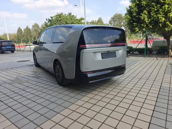 Li Auto MEGA 2024 Model Ultra Edition – фото 4
