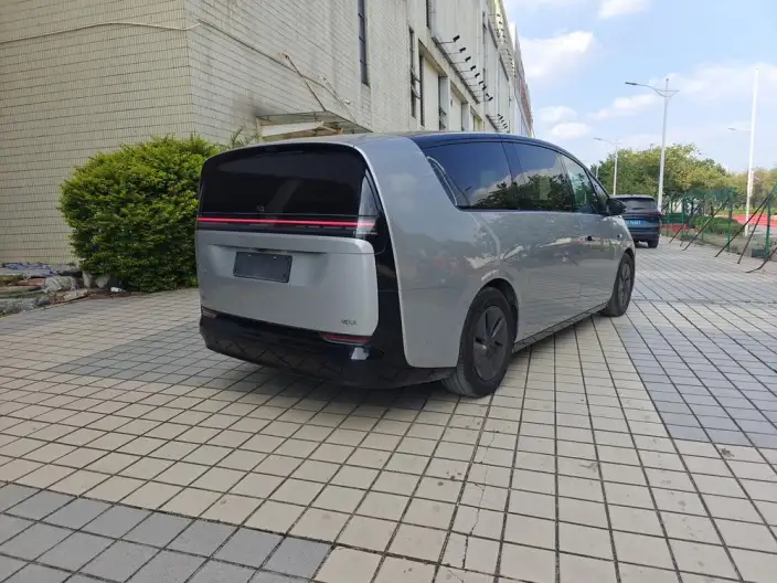 Li Auto MEGA 2024 Model Ultra Edition – фото 6