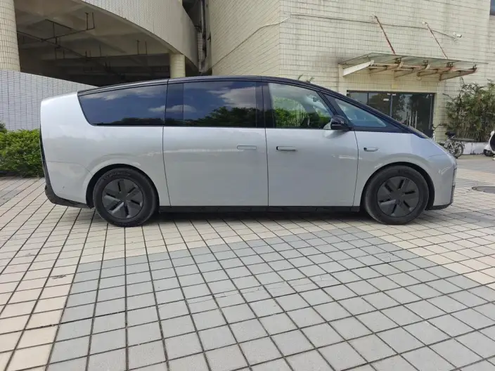 Li Auto MEGA 2024 Model Ultra Edition – фото 7