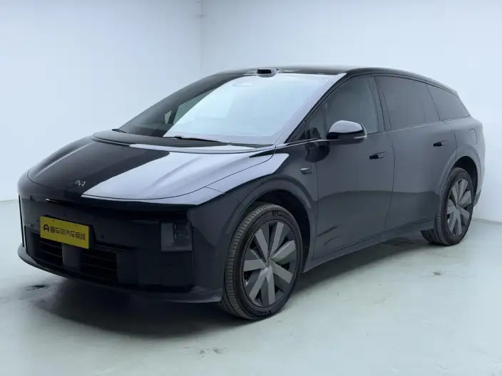Li Auto i6 2025 Model 4WD Standard Edition – фото 1