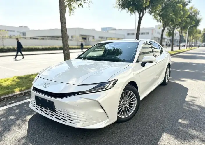 Toyota Camry 2027 Model 2.0GVP Deluxe Edition – фото 1