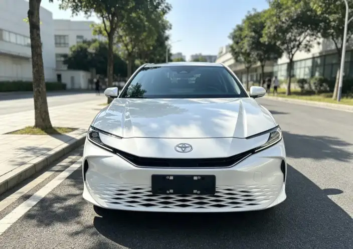 Toyota Camry 2027 Model 2.0GVP Deluxe Edition – фото 2