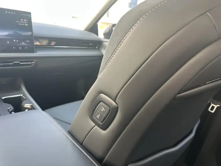 Toyota Camry 2027 Model 2.0GVP Deluxe Edition – фото 5