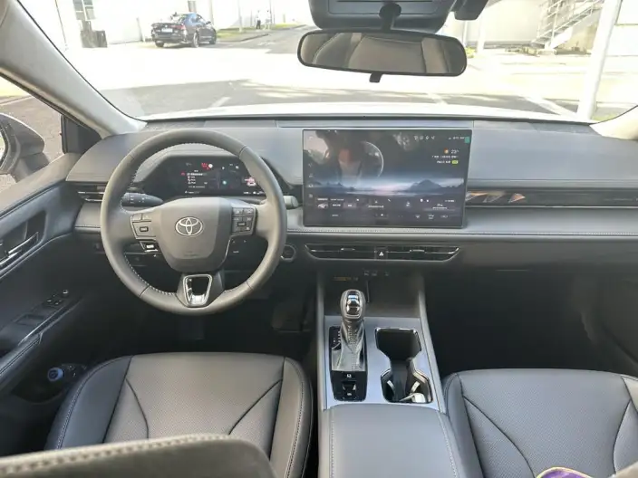 Toyota Camry 2027 Model 2.0GVP Deluxe Edition – фото 9
