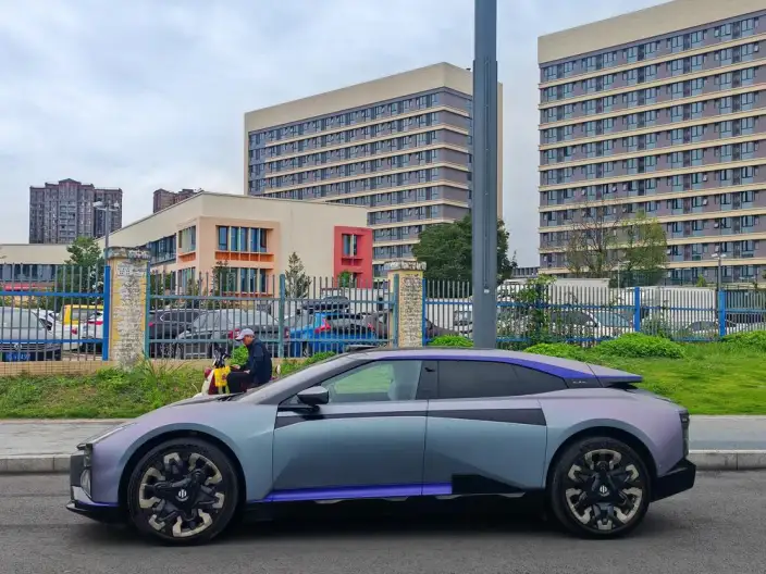 HiPhi Z 2023 Model 4 seat Edition – фото 4