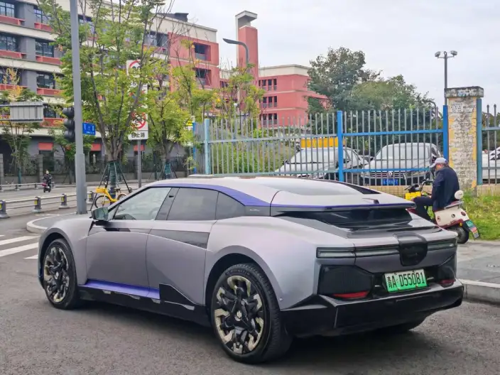 HiPhi Z 2023 Model 4 seat Edition – фото 5