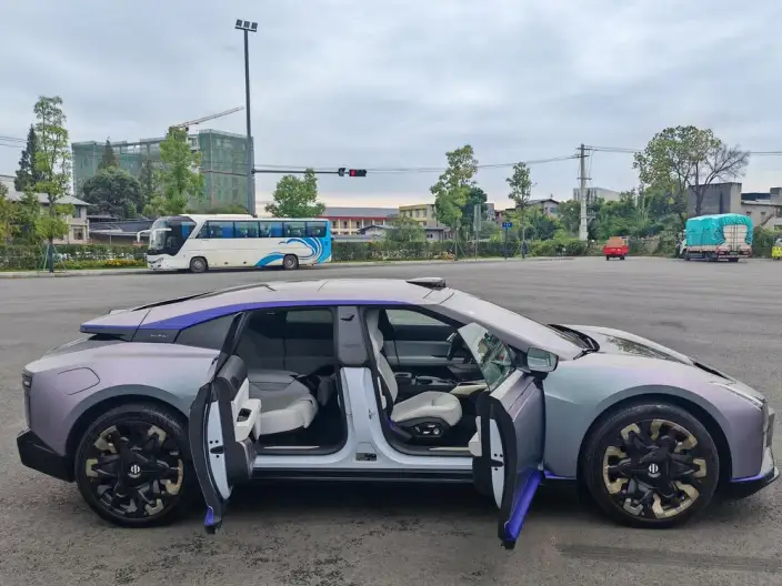 HiPhi Z 2023 Model 4 seat Edition – фото 8