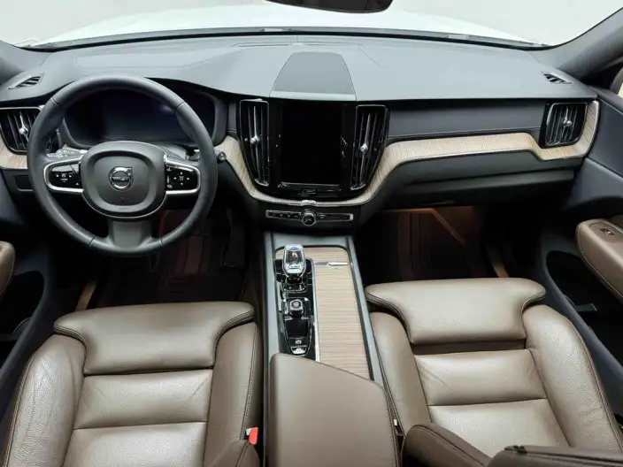 Volvo XC60 2024 Model B5 4WD Smart Range Deluxe Edition – фото 7