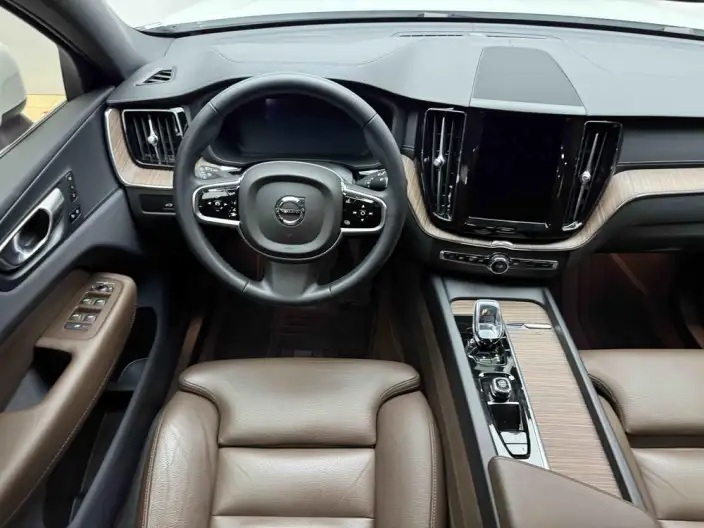 Volvo XC60 2024 Model B5 4WD Smart Range Deluxe Edition – фото 9
