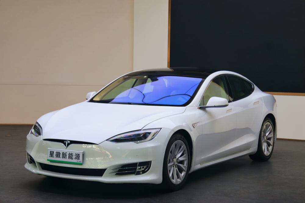 Model S 2016 модификация 90D – фото 1