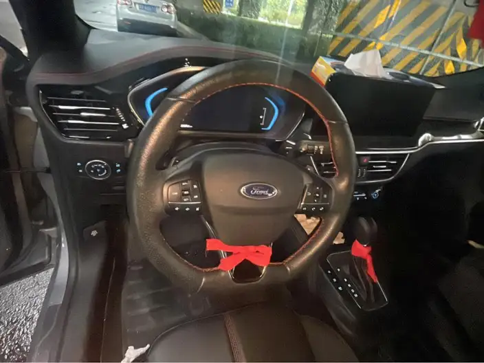 Ford Focus 2022 Model Sedan EcoBoost 180 Automatic ST Line – фото 7