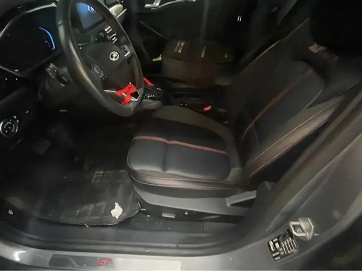 Ford Focus 2022 Model Sedan EcoBoost 180 Automatic ST Line – фото 10