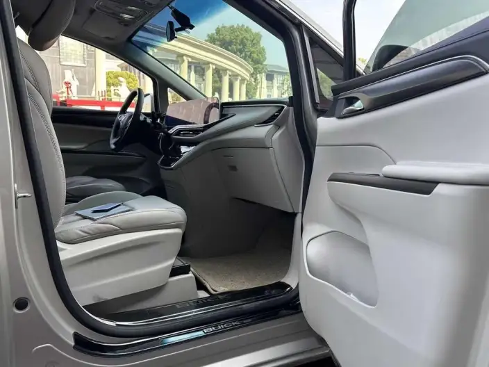 Buick GL8 2023 Model ES Luzun 2.0T Comfort Model – фото 9
