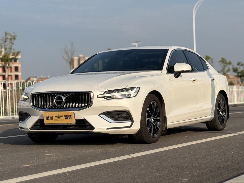 Volvo S60 2022 B4 Intelligent Refined Luxury – фото 1