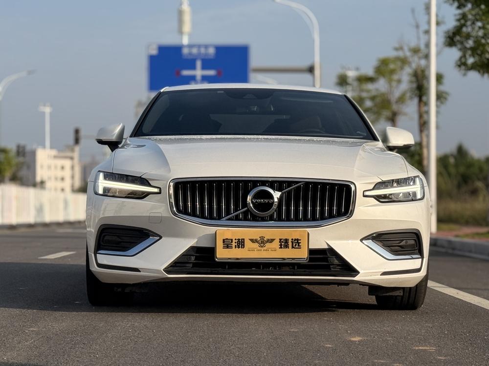 Volvo S60 2022 B4 Intelligent Refined Luxury – фото 2