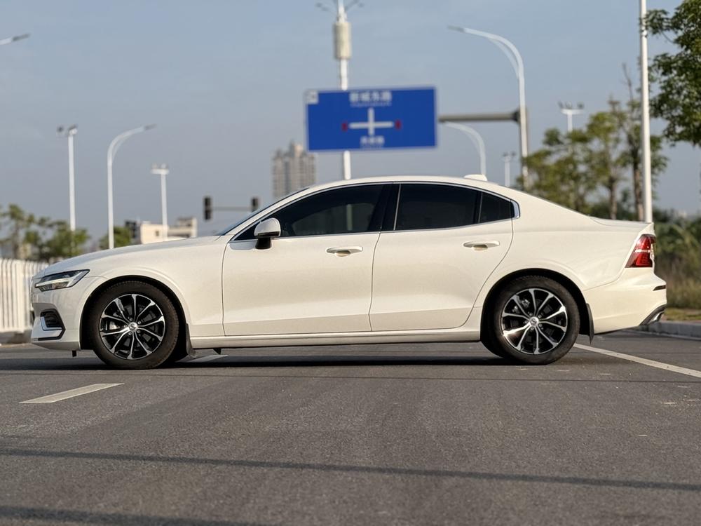 Volvo S60 2022 B4 Intelligent Refined Luxury – фото 4