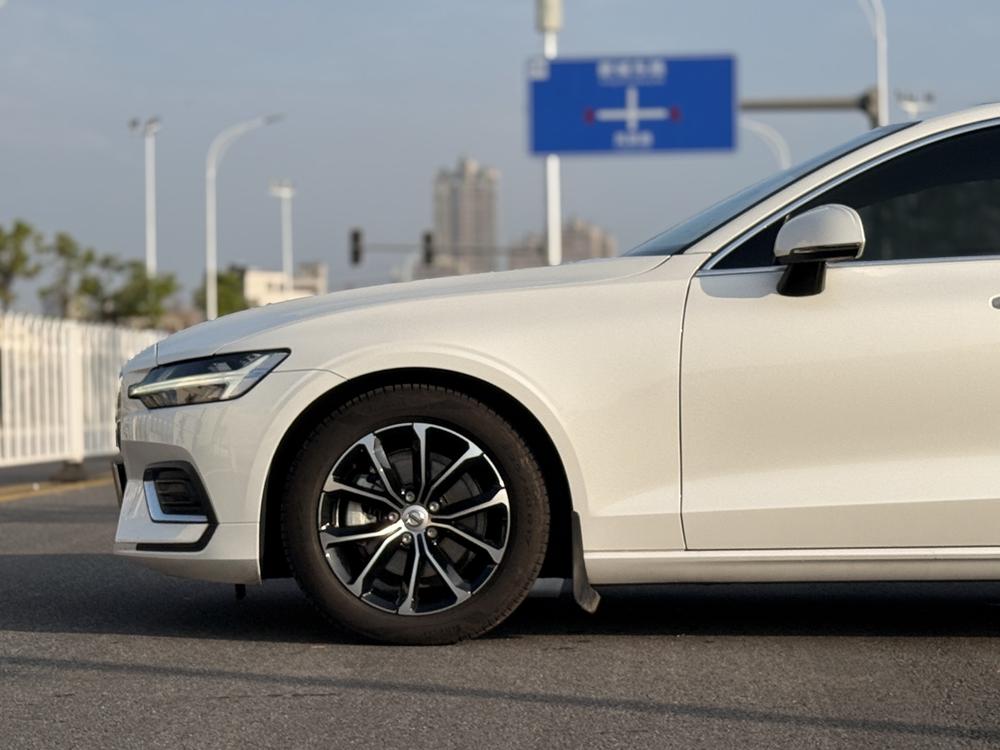 Volvo S60 2022 B4 Intelligent Refined Luxury – фото 10