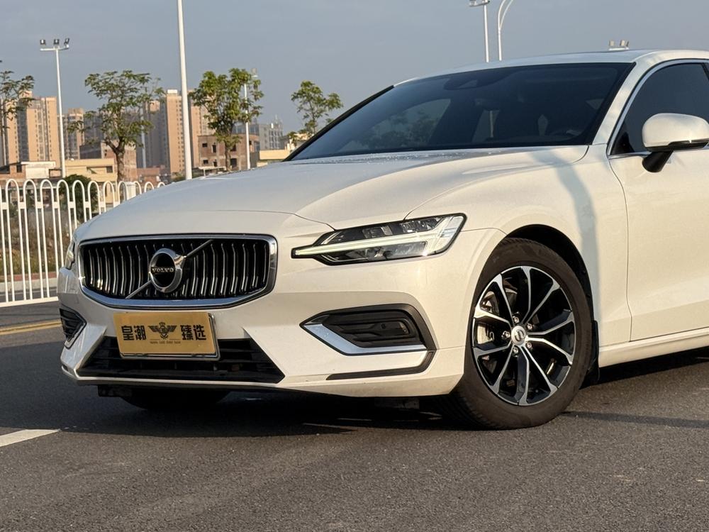 Volvo S60 2022 B4 Intelligent Refined Luxury – фото 11