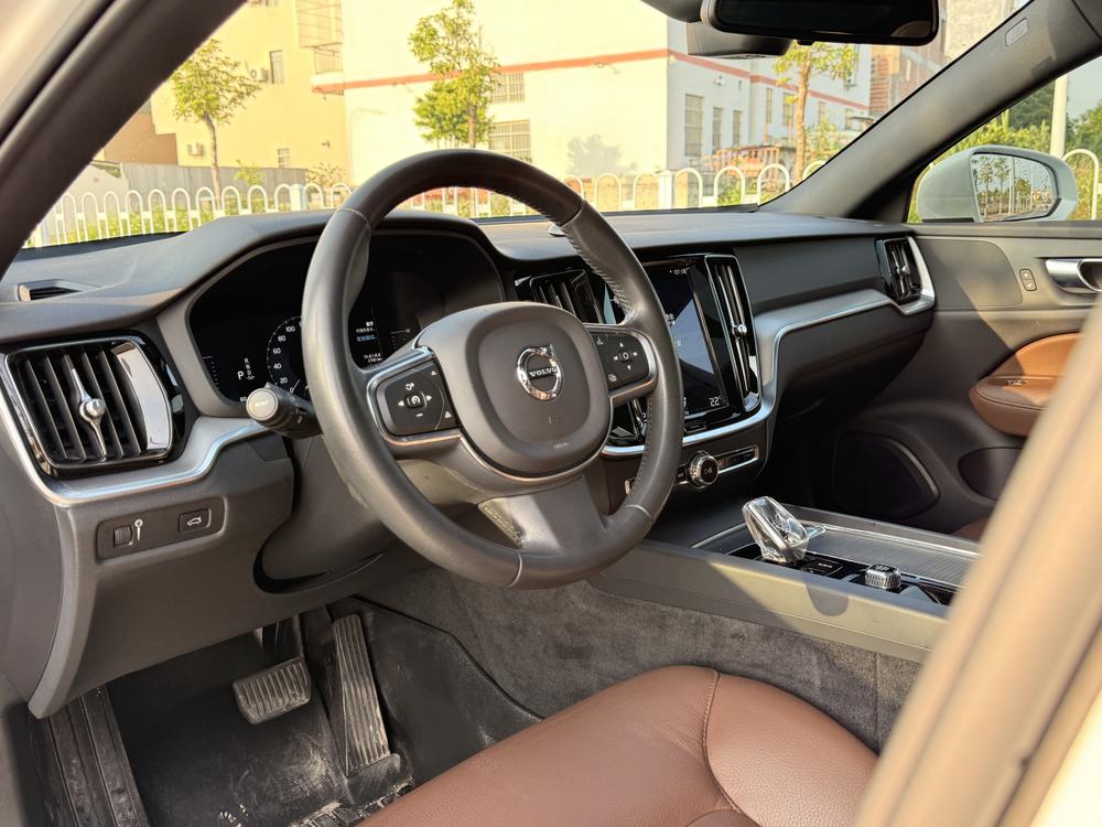 Volvo S60 2022 B4 Intelligent Refined Luxury – фото 22