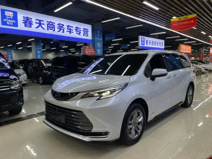 Toyota Sienna 2024 Model Hybrid 2.5L 4WD Premium Edition