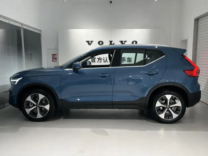 Volvo XC40 2025 Model B4 4WD Smart Range Deluxe Edition