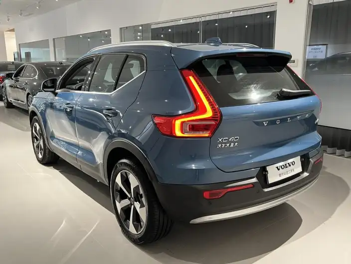 Volvo XC40 2025 Model B4 4WD Smart Range Deluxe Edition – фото 5