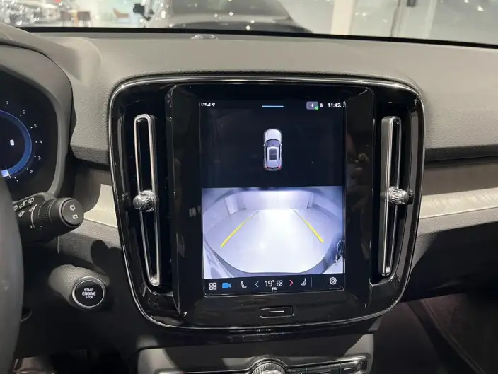 Volvo XC40 2025 Model B4 4WD Smart Range Deluxe Edition – фото 8
