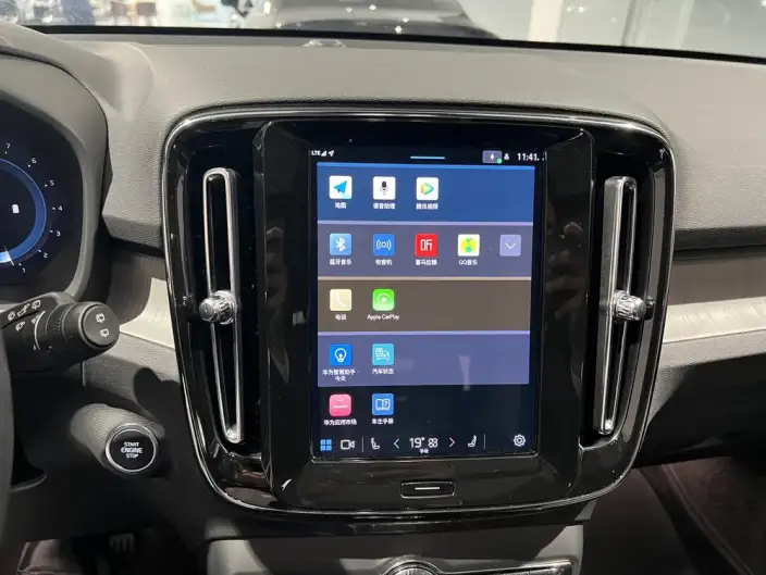 Volvo XC40 2025 Model B4 4WD Smart Range Deluxe Edition – фото 9