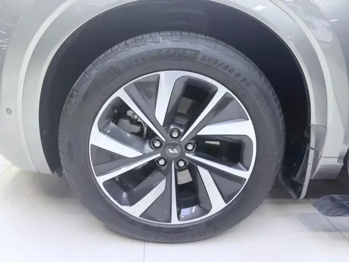 Li Auto ONE 2021 Model Extended Range 6 seat Edition – фото 10