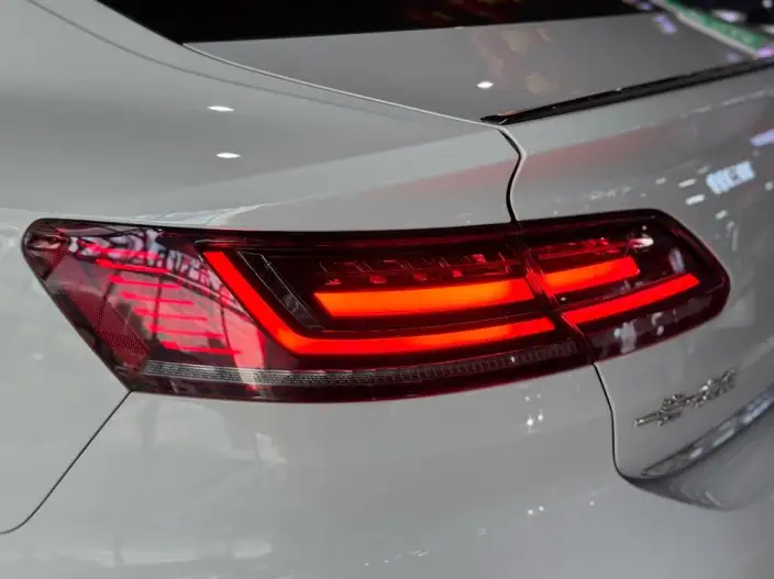 Volkswagen CC 2023 Model 380TSI Eye-catching version – фото 8
