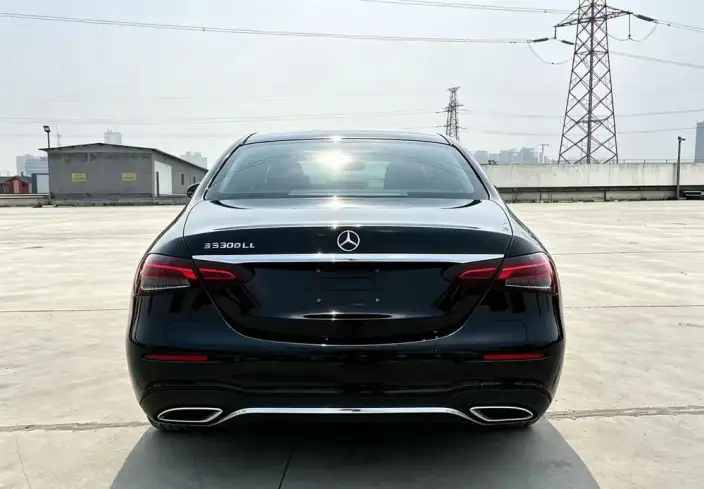 Mercedes-Benz E-Class PHEV 2021 Model E 350 e L sedan – фото 5