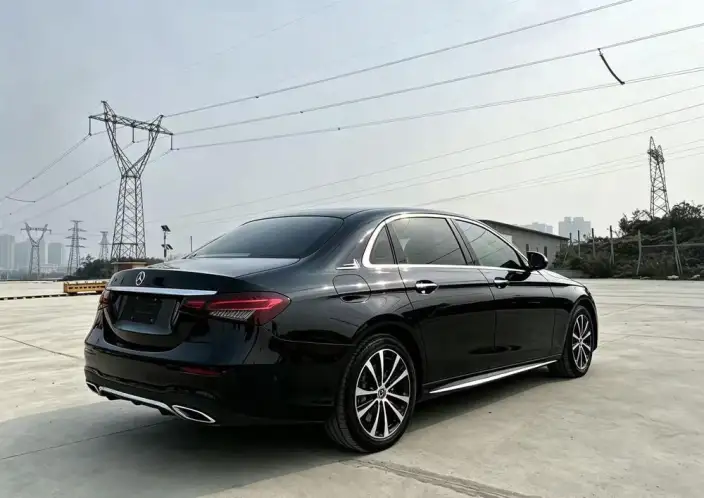 Mercedes-Benz E-Class PHEV 2021 Model E 350 e L sedan – фото 6
