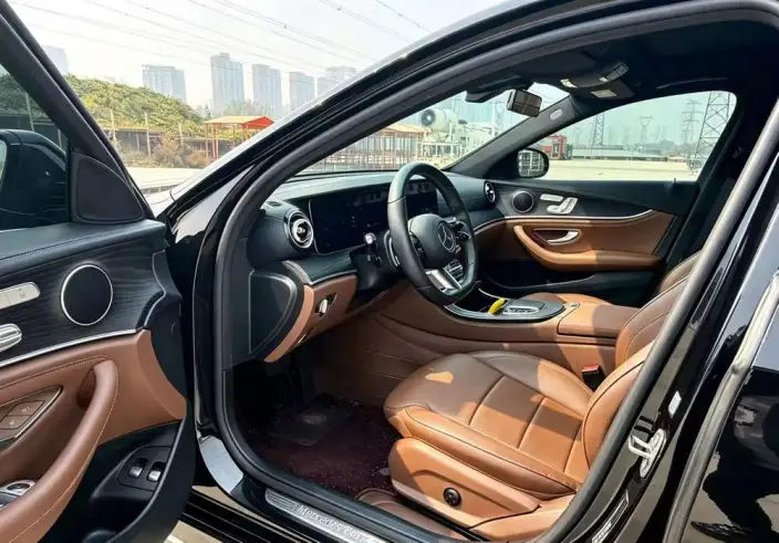Mercedes-Benz E-Class PHEV 2021 Model E 350 e L sedan – фото 8
