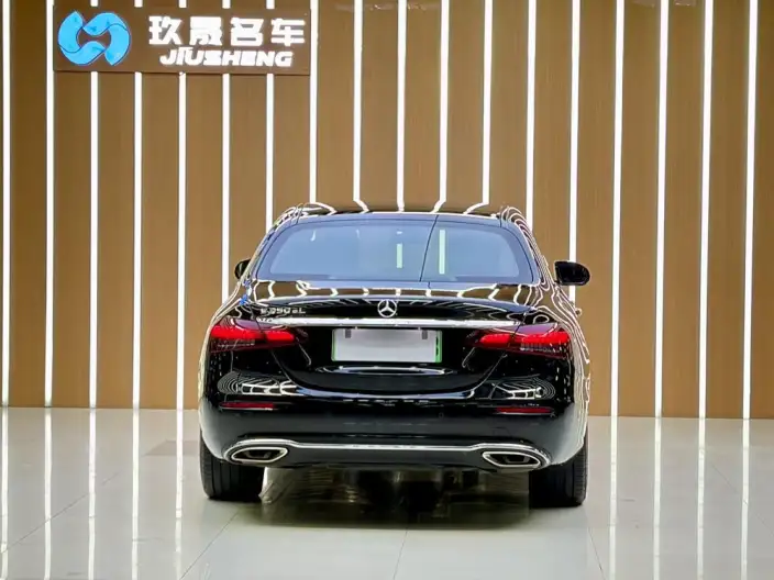 Mercedes-Benz E-Class PHEV 2023 Model E 350 e L Sports sedan – фото 5