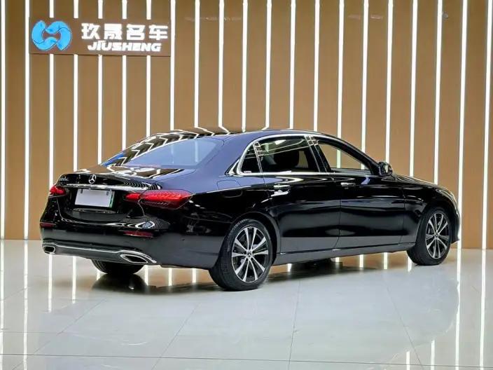 Mercedes-Benz E-Class PHEV 2023 Model E 350 e L Sports sedan – фото 6
