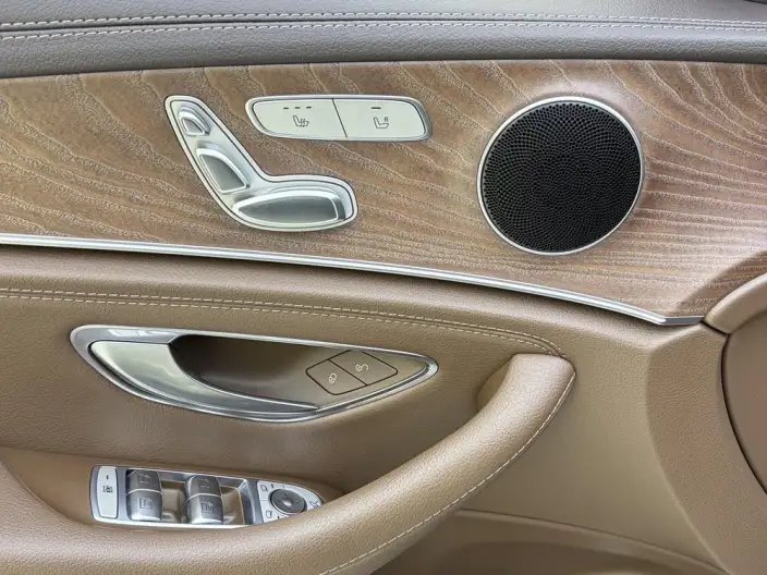 Mercedes-Benz E-Class PHEV 2023 Model E 350 e L Sports sedan – фото 9