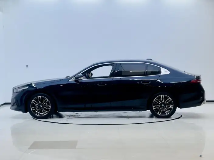 BMW 5 Series 2024 Model 530Li Leading Model M Sports Set