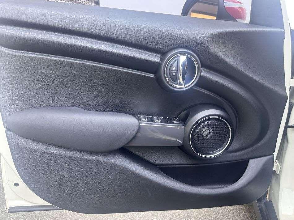 MINI 2015 1.5T COOPER Fun 5-door – фото 11