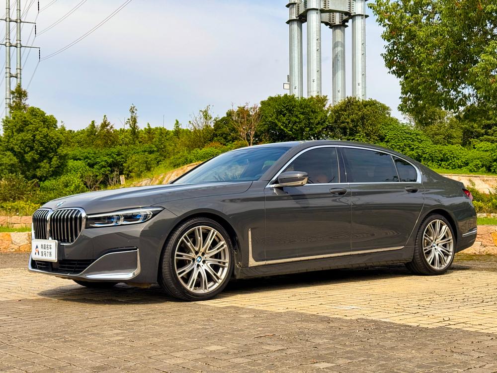 BMW 7 Series Модель 2019 года комплектация 740Li xDrive Executive тип Luxury Set – фото 1
