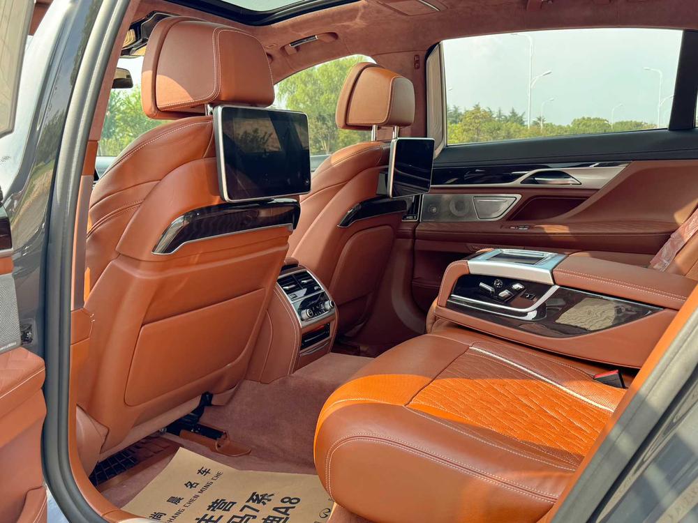 BMW 7 Series Модель 2019 года комплектация 740Li xDrive Executive тип Luxury Set – фото 8