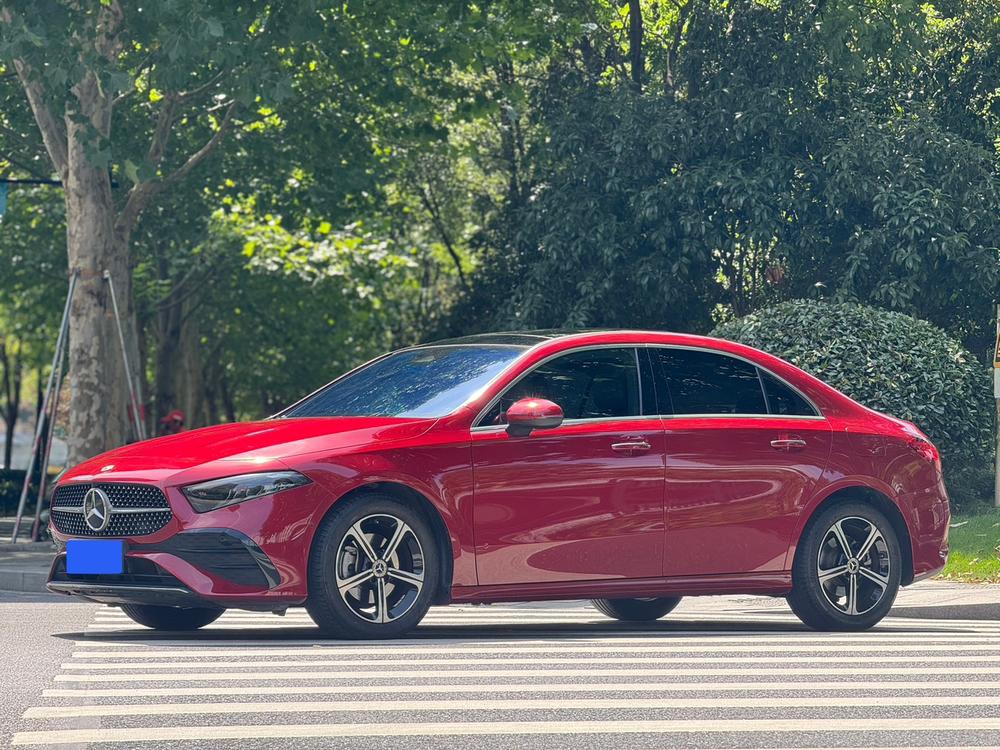 Mercedes-Benz A-class Раздел 2023 A 200 L Sports sedan Fashion Edition – фото 1