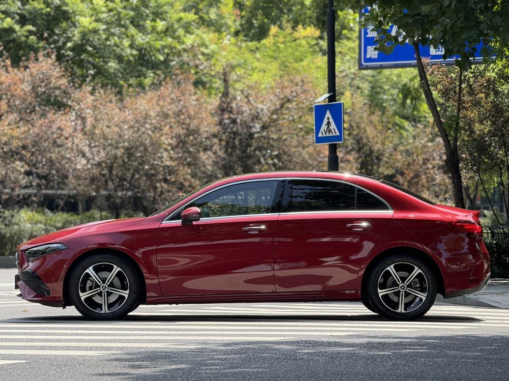 Mercedes-Benz A-class Раздел 2023 A 200 L Sports sedan Fashion Edition – фото 3