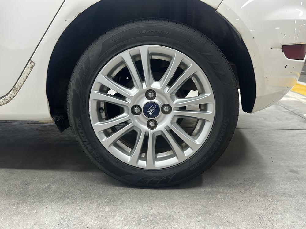 Ford Fiesta 2013 модификация лян кузов 1.5L Manual Fashion – фото 9